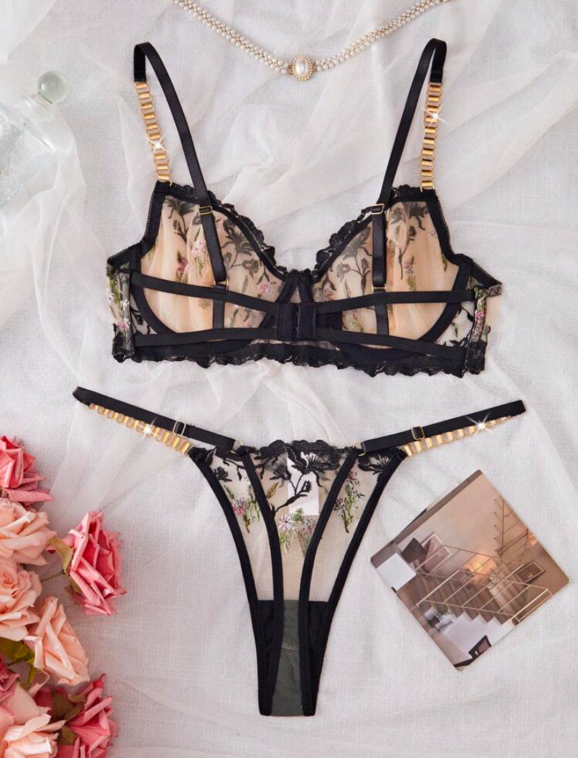 Set de lencería sexy de 2 piezas con top tipo camisole con bordado floral y adorno de cadena, y tanga para mujeres