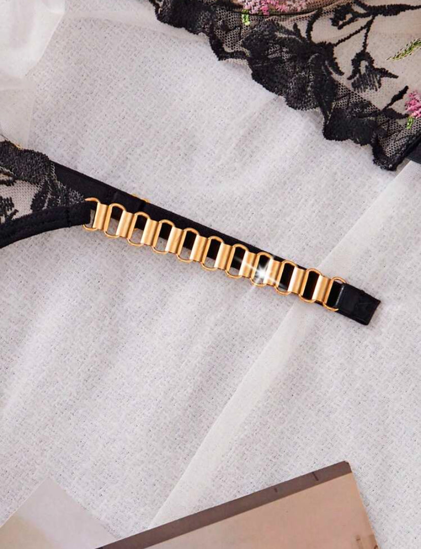 Set de lencería sexy de 2 piezas con top tipo camisole con bordado floral y adorno de cadena, y tanga para mujeres