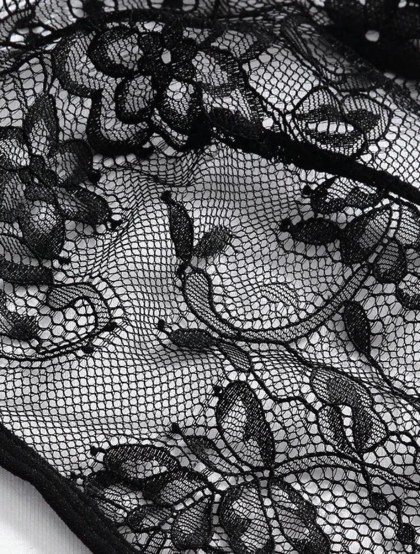 Mono lencero con recortes de encaje floral