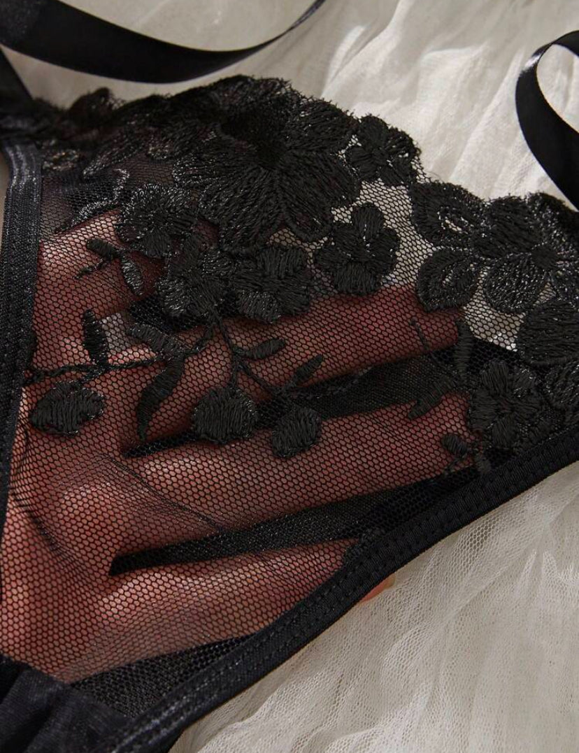 Set de 2 piezas de lencería con bordados de color negro y lazos para mujeres