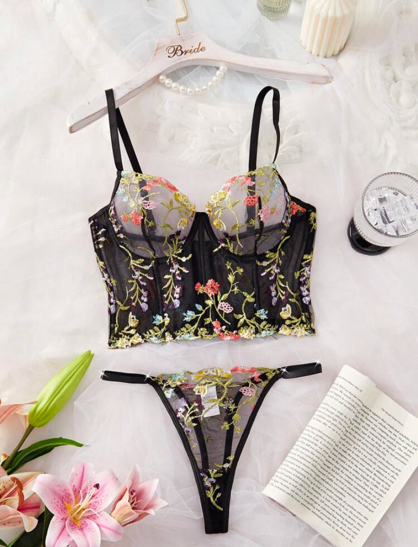 Juego de lencería femenina con bordados florales, sexy y elegante, de piel amigable