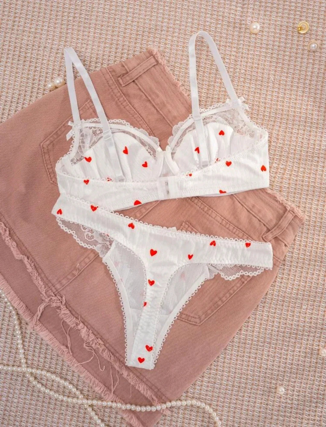1 Set de Sujetador y Ropa Interior de Mujer con Estampado de Corazones Blancos y Adornos de Encaje