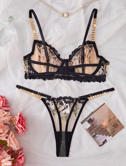Set de lencería sexy de 2 piezas con top tipo camisole con bordado floral y adorno de cadena, y tanga para mujeres