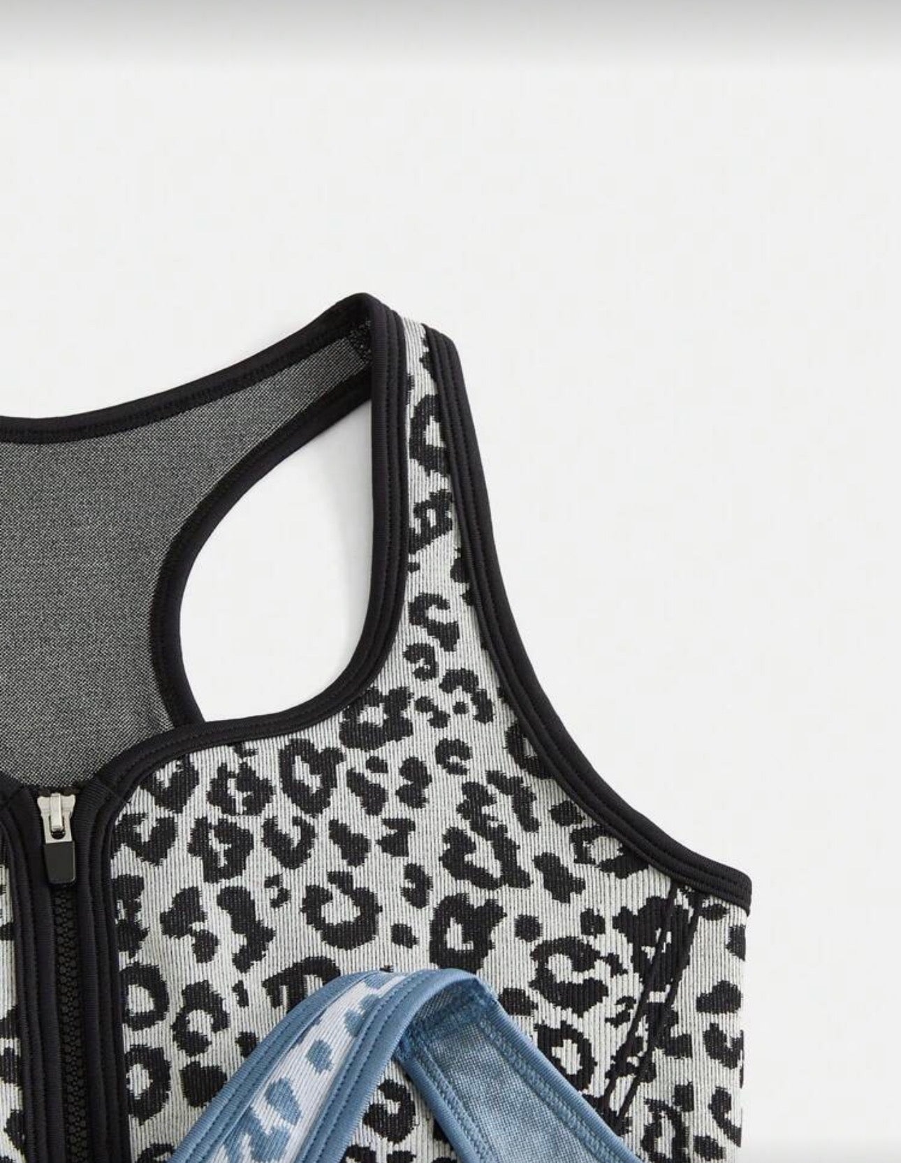 Conjunto de 3 sostenes deportivos con estampado de leopardo