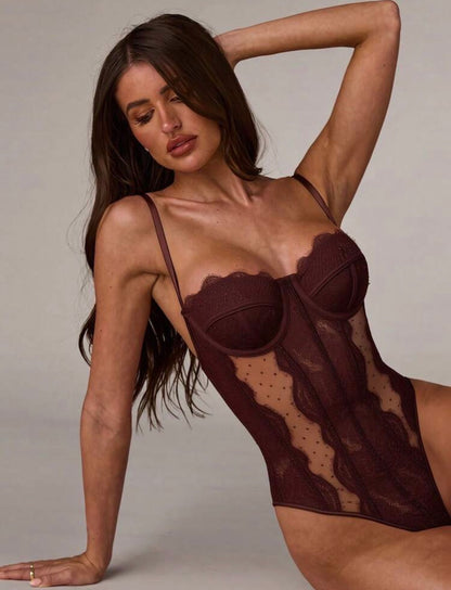 Body de mujer con contraste de encaje, lunares y malla sexy