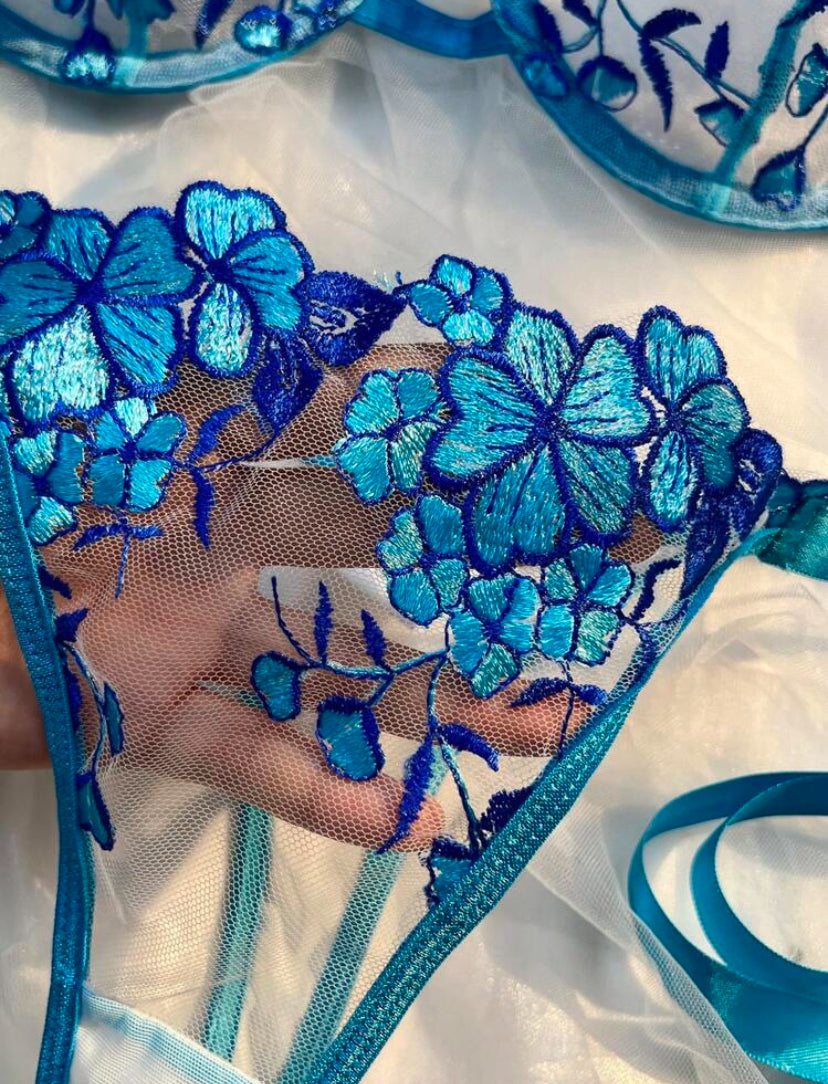 Conjunto de lencería de 2 piezas para damas con tirantes bordados en azul celeste