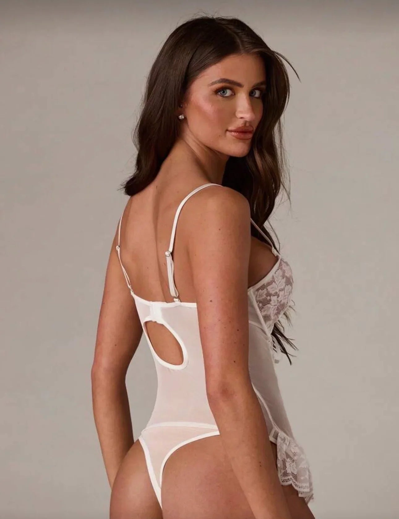 Set de 3 piezas: Body de encaje transparente y sexy con volantes y ligas