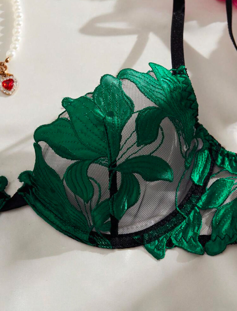 Set de lencería femenina de 2 piezas en color verde bosque con hojas de arce translúcidas