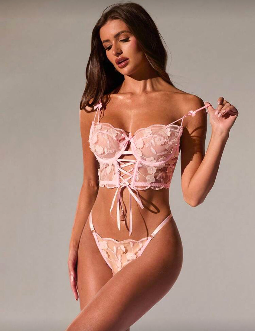 Set de 2 piezas de lencería con sujetador con aros bordado romántico y calado, y tanga a juego