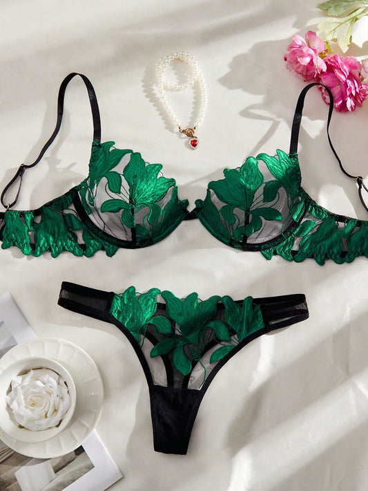 Set de lencería femenina de 2 piezas en color verde bosque con hojas de arce translúcidas